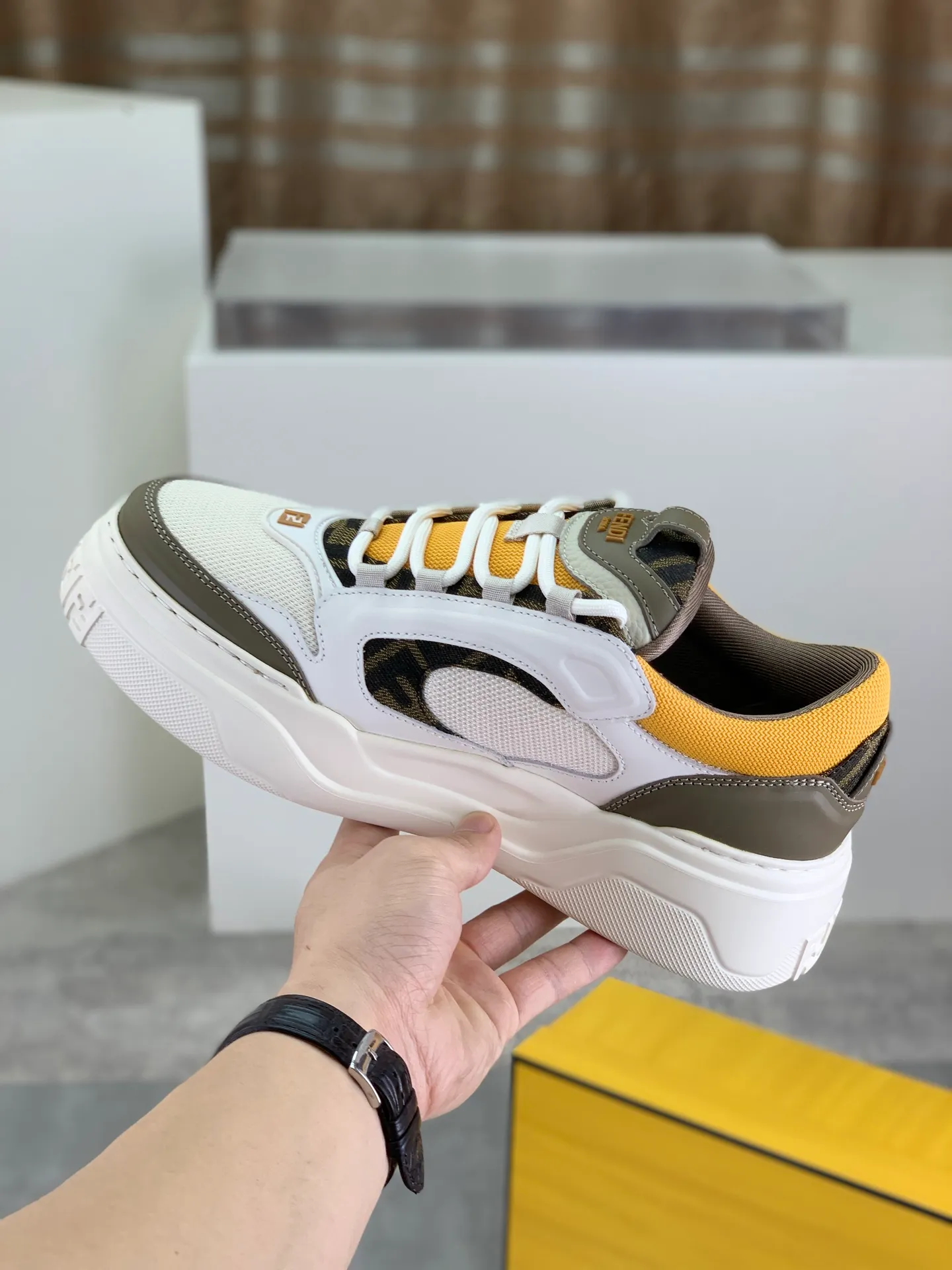 Men's Men's Shoes 💰P740 New Style 💰💎💎💎Summer Hot Style [FENDI Fendi] Top Version 🆕New slip-on sneakers, wavy soles engraved with original words. Embossed Fendi Flow lettering on the heel. The upper is made of high-end calfskin and breathable materials. Original lining with tone-on-tone details decorated with innovative handcrafting techniques. Ultra-light and wear-resistant TPU and IP foam soles, overall lightweight and comfortable. Size:39-44 (38 45 can be customized)